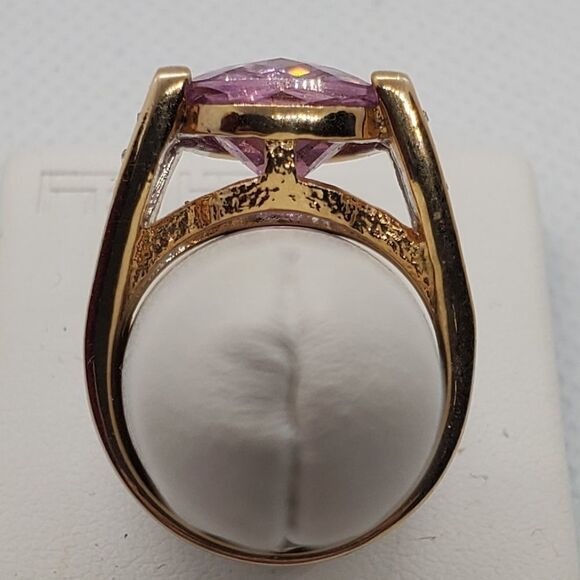 Rolyn Gold & Pink Ring - Picture 4 of 7